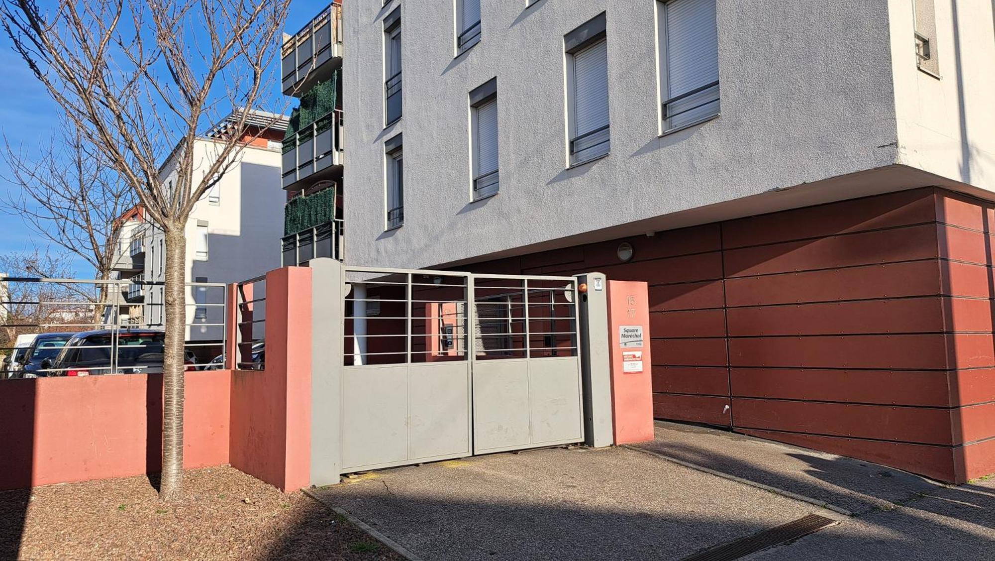 Appartement Cosy 3 Pieces Avec Garage Privatif Saint-Priest  Exterior foto